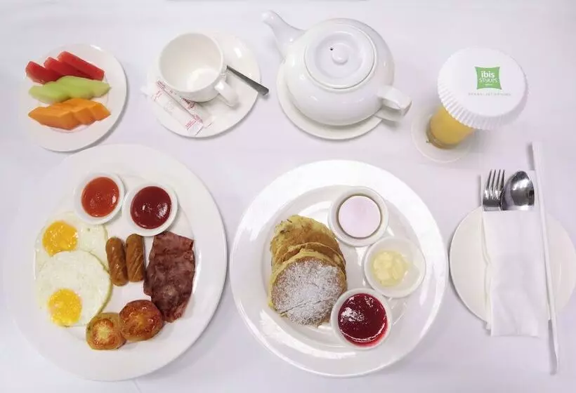 ホテル Ibis Styles Bekasi Jatibening