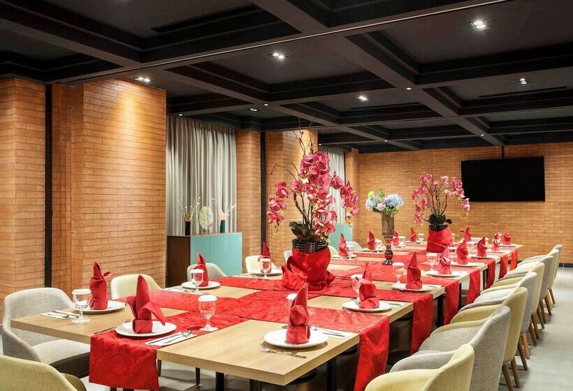 בית מלון כפרי Ibis Styles Bekasi Jatibening