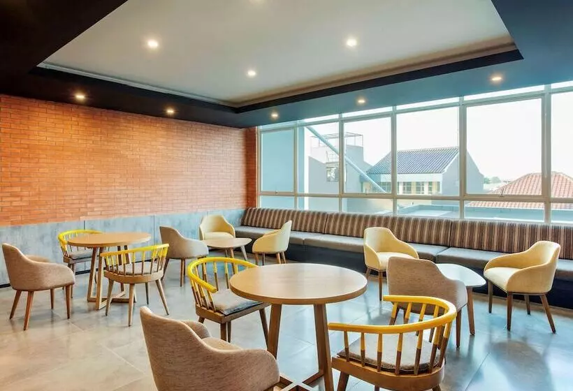 ホテル Ibis Styles Bekasi Jatibening