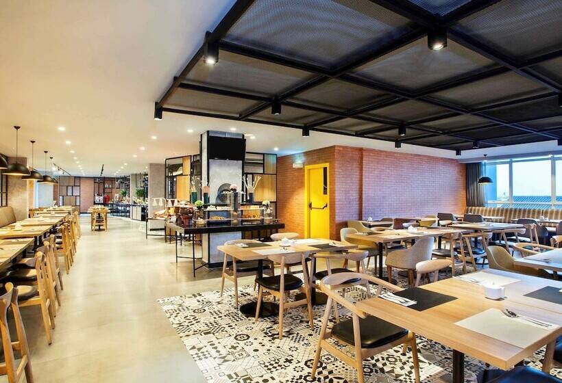 בית מלון כפרי Ibis Styles Bekasi Jatibening