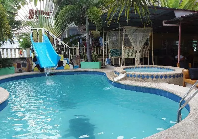 هتل Sascha’s Resort Oslob