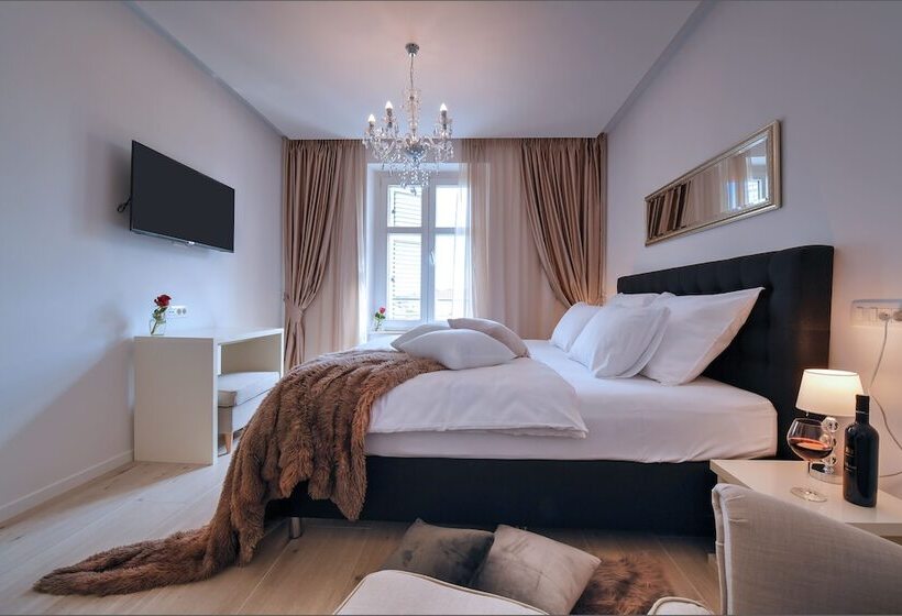 Pensão Via Porto Rooms