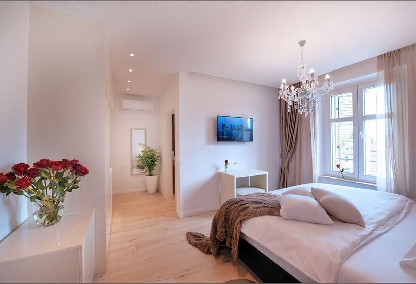 Pensão Via Porto Rooms