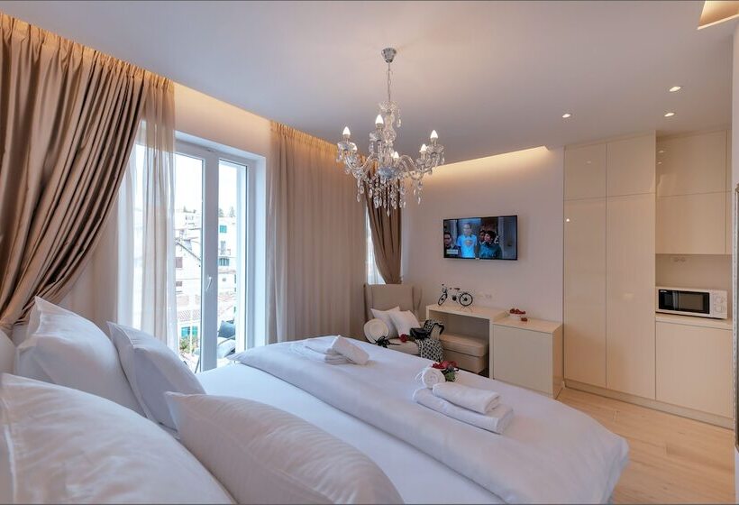 Pensão Via Porto Rooms