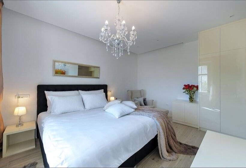 Pensão Via Porto Rooms