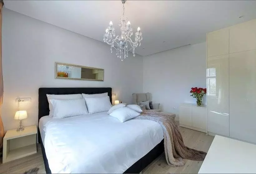 Pensão Via Porto Rooms