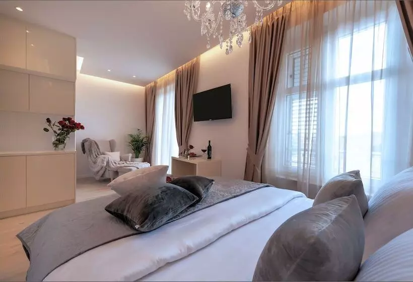Pensão Via Porto Rooms