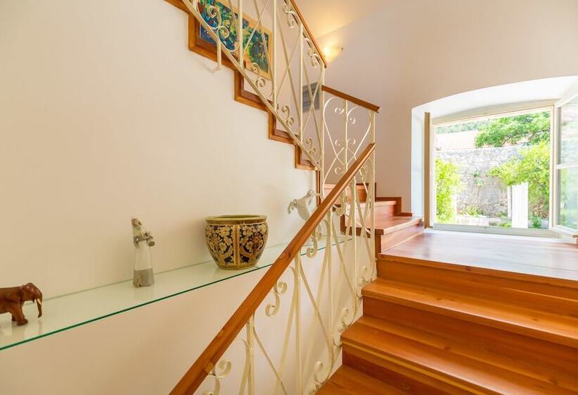 Hedera Estate, House Hedera V