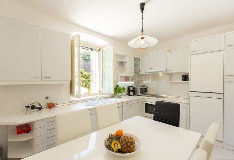 Hedera Estate, House Hedera V