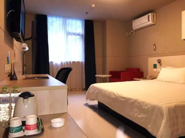 Hotelli Jinjiang Inn Zhenjiang Jiefang Road