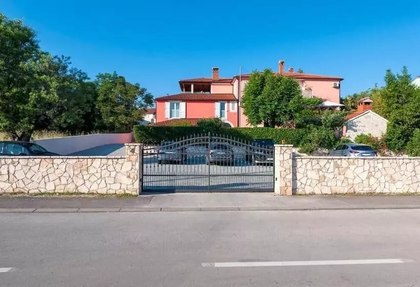 Majatalo Apartment & Rooms Graciela