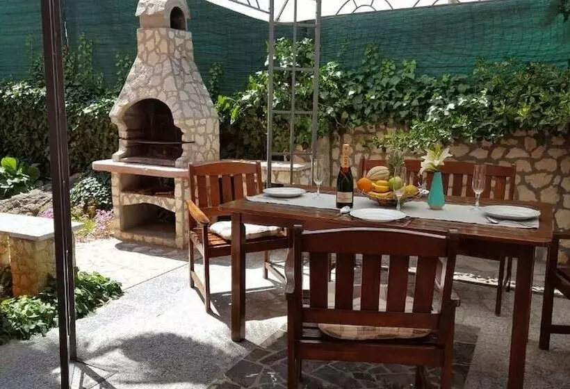 Majatalo Apartment & Rooms Graciela