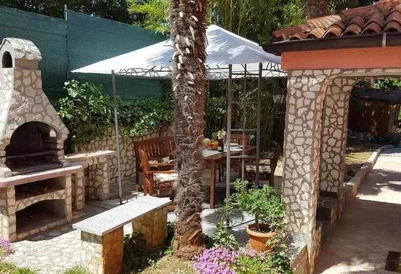 Majatalo Apartment & Rooms Graciela