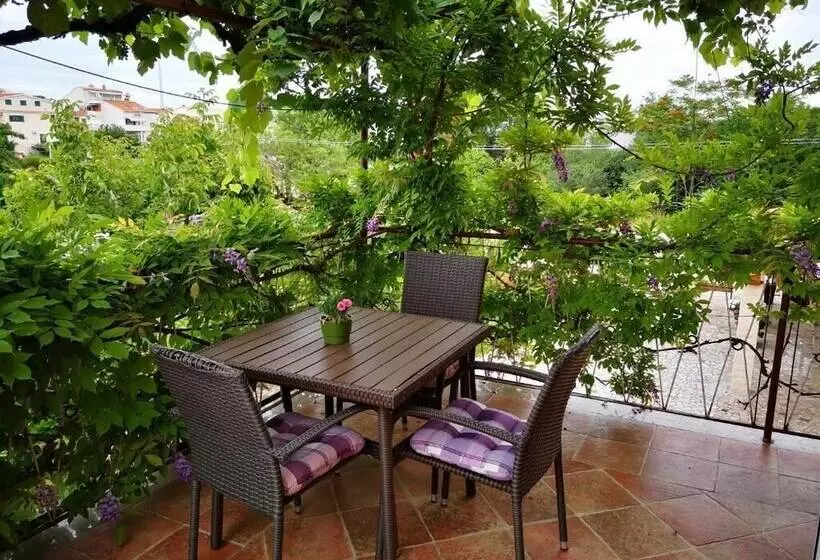 Majatalo Apartment & Rooms Graciela