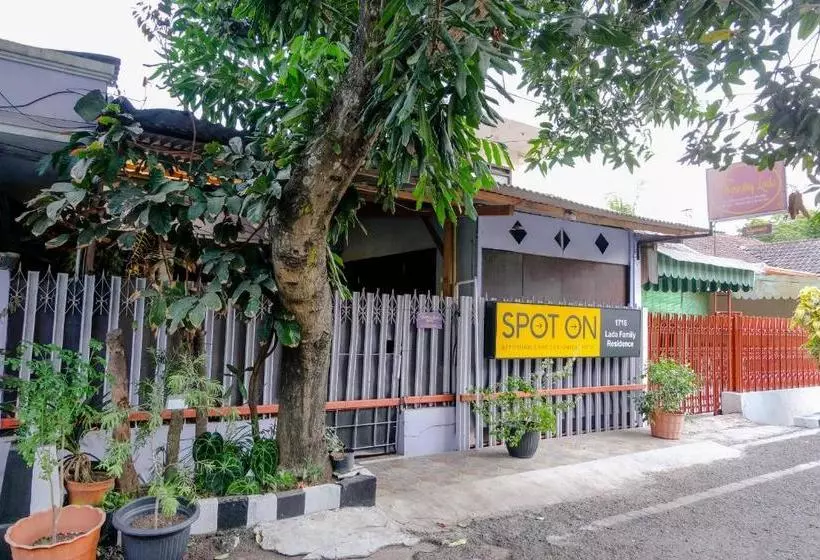 ペンション Vaccinated Staff  Spot On 1716 Lada Family Residence Syariah