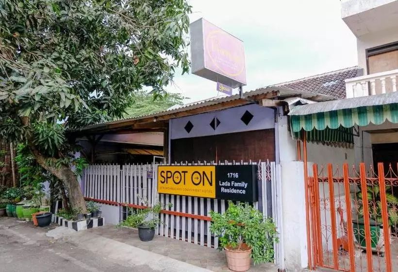 ペンション Vaccinated Staff  Spot On 1716 Lada Family Residence Syariah