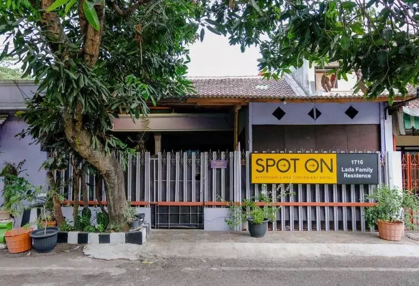 ペンション Vaccinated Staff  Spot On 1716 Lada Family Residence Syariah