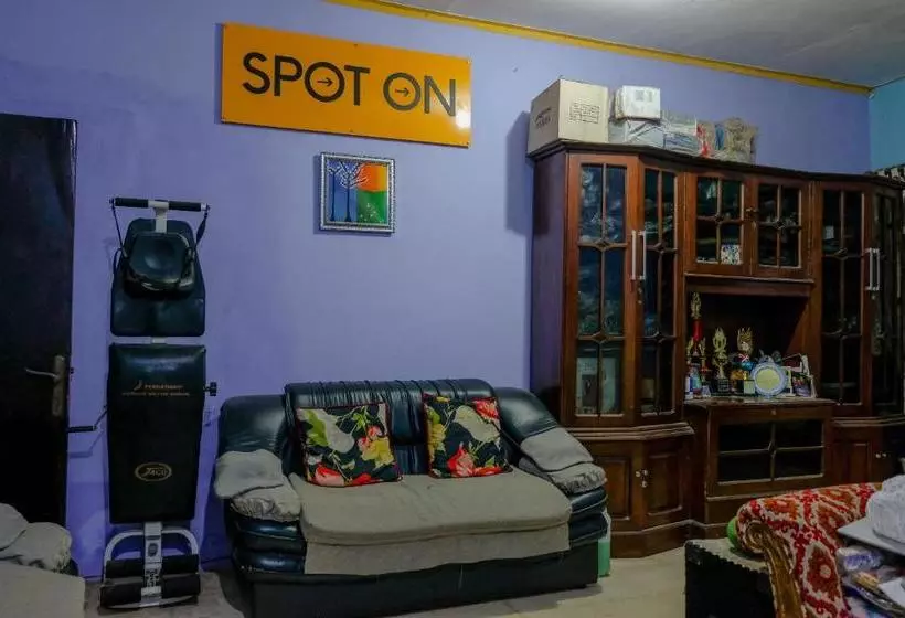 ペンション Vaccinated Staff  Spot On 1716 Lada Family Residence Syariah