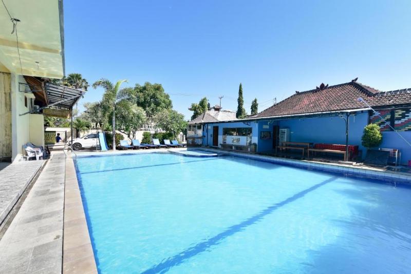 ペンション Reddoorz Plus @ Singaraja