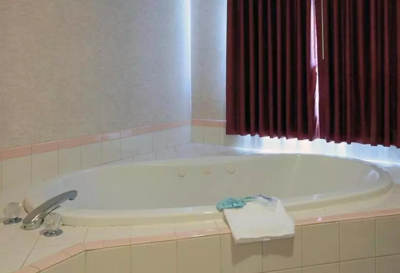 ホテル Americas Best Value Inn Edmonds Seattle N