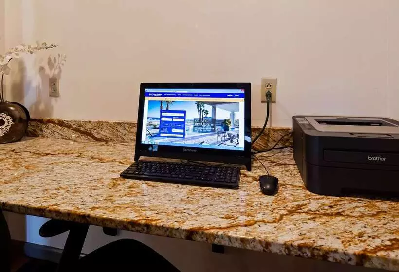 Отель Best Western Knoxville Suites  Downtown