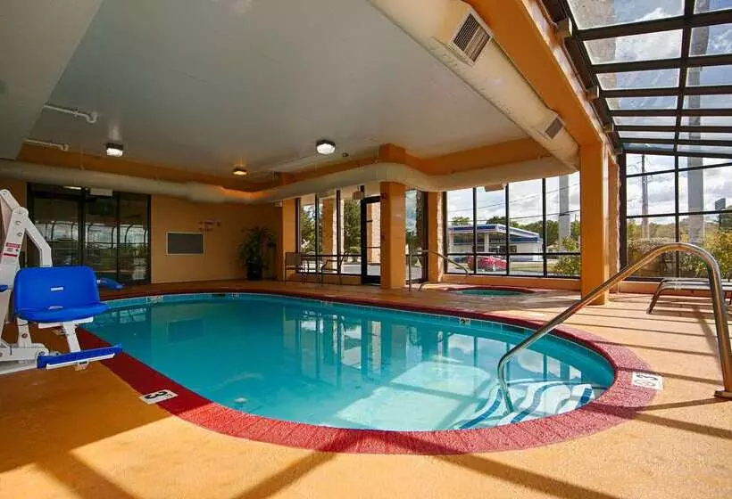 Отель Best Western Knoxville Suites  Downtown