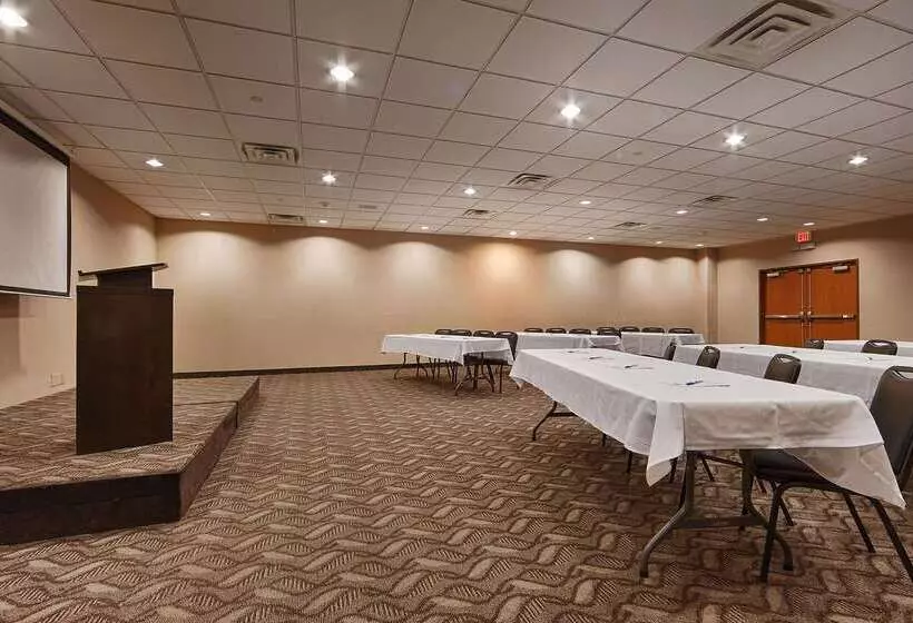 هتل Best Western Plus Portage  And Suites