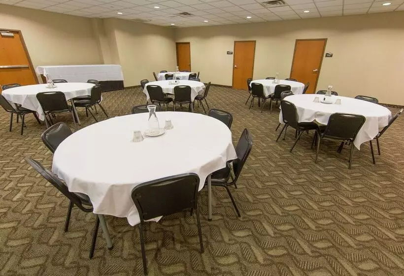 هتل Best Western Plus Portage  And Suites