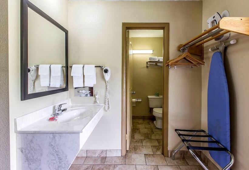 فندق Econo Lodge Inn & Suites Gatlinburg At The Convention Center