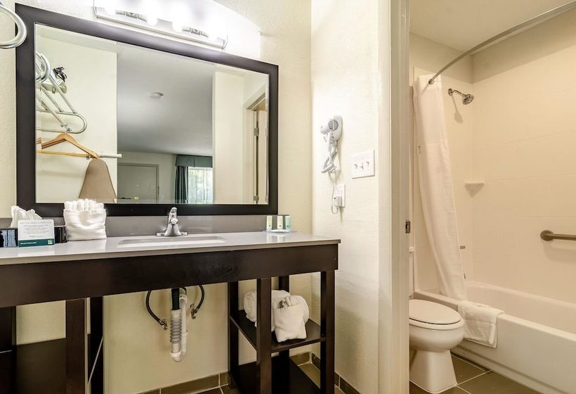 فندق Quality Inn & Suites Creedmor   Butner