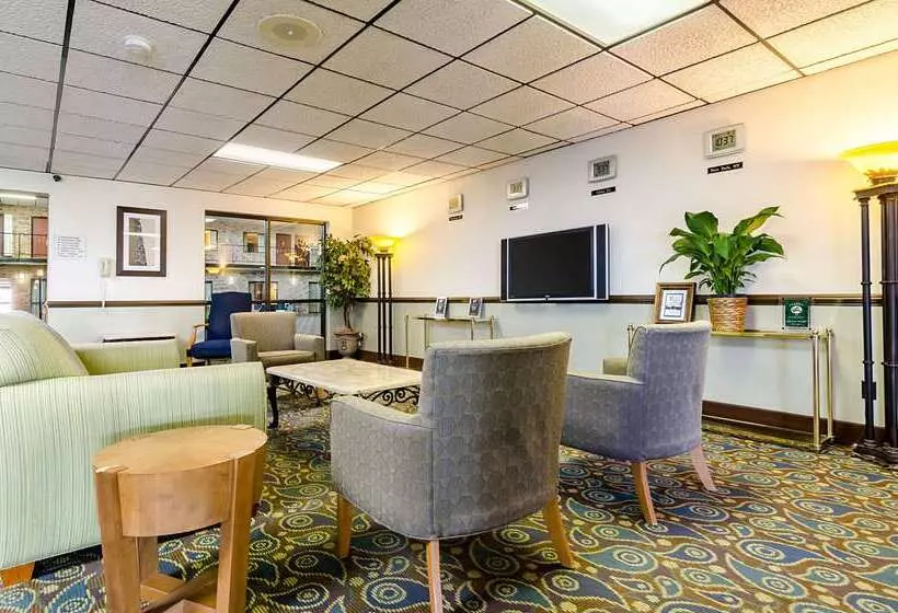 호텔 Quality Inn & Suites Salina