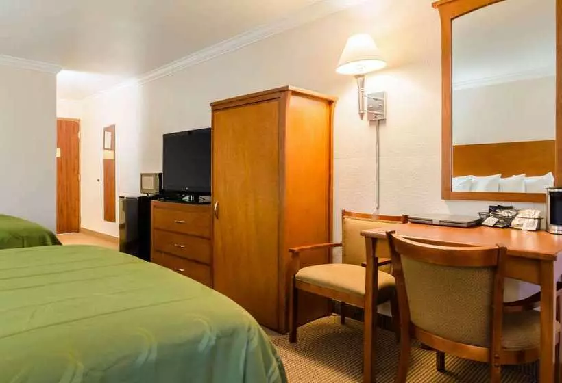 호텔 Quality Inn & Suites Salina