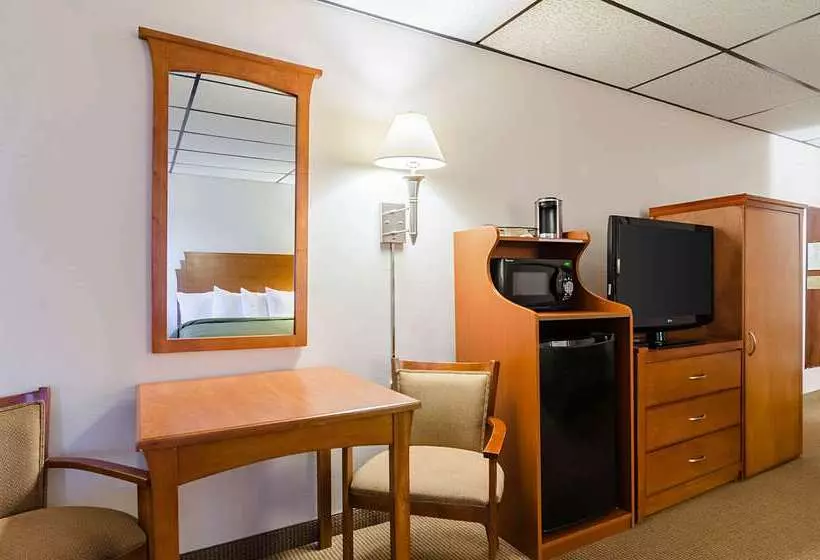 호텔 Quality Inn & Suites Salina