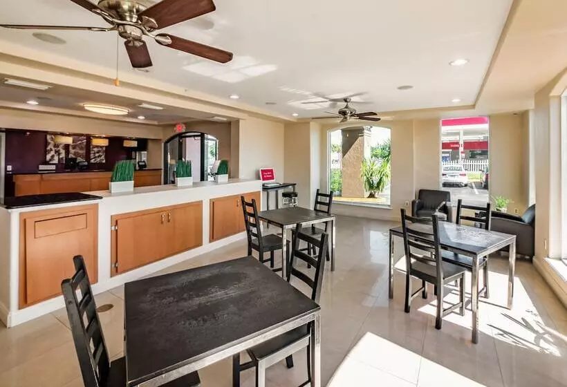 בית מלון כפרי Red Roof Inn Orlando South Florida Mall