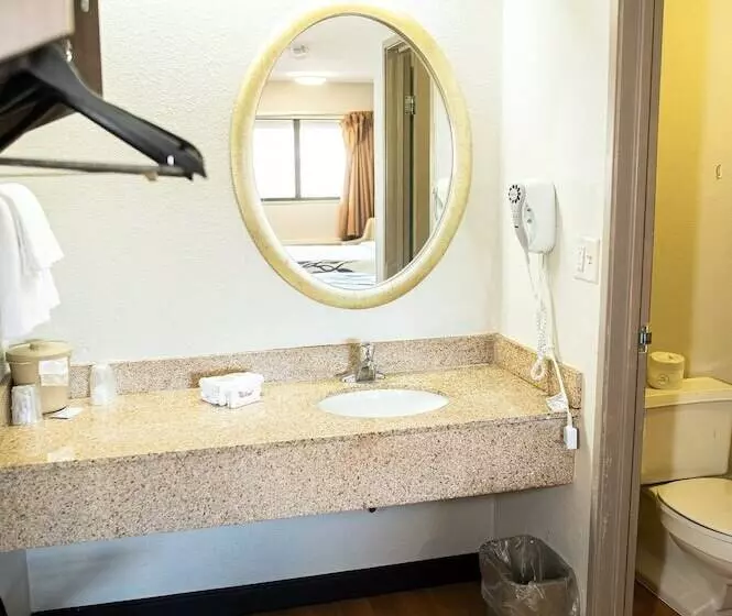 هتل Red Roof Inn Rochester  Henrietta