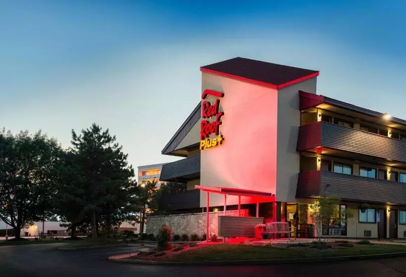 هتل Red Roof Inn Plus+ St Louis   Forest Park/ Hampton Ave 