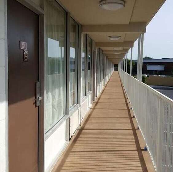 Отель Regency Inn Richmond