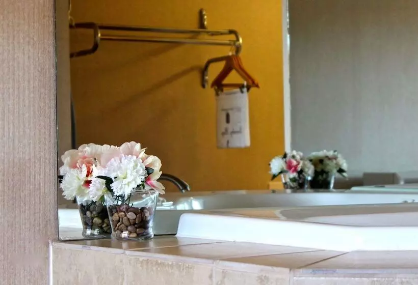 Отель Regency Inn Richmond