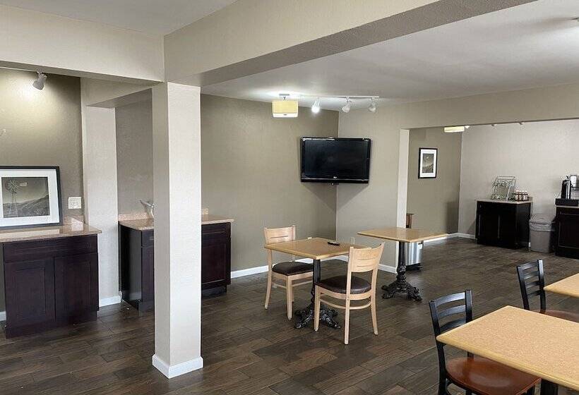 فندق Super 8 By Wyndham Junction City