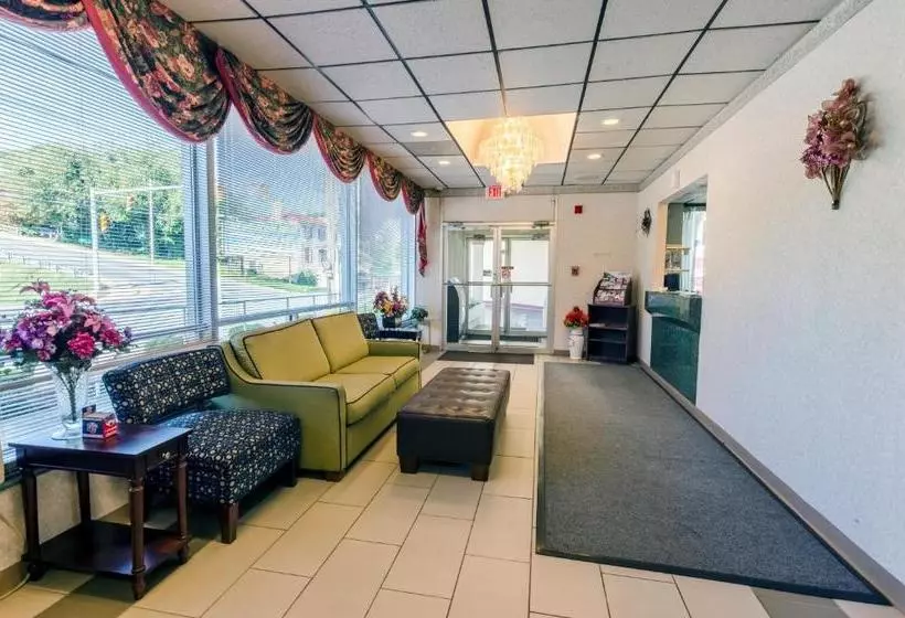 هتل Travelodge By Wyndham Lynchburg