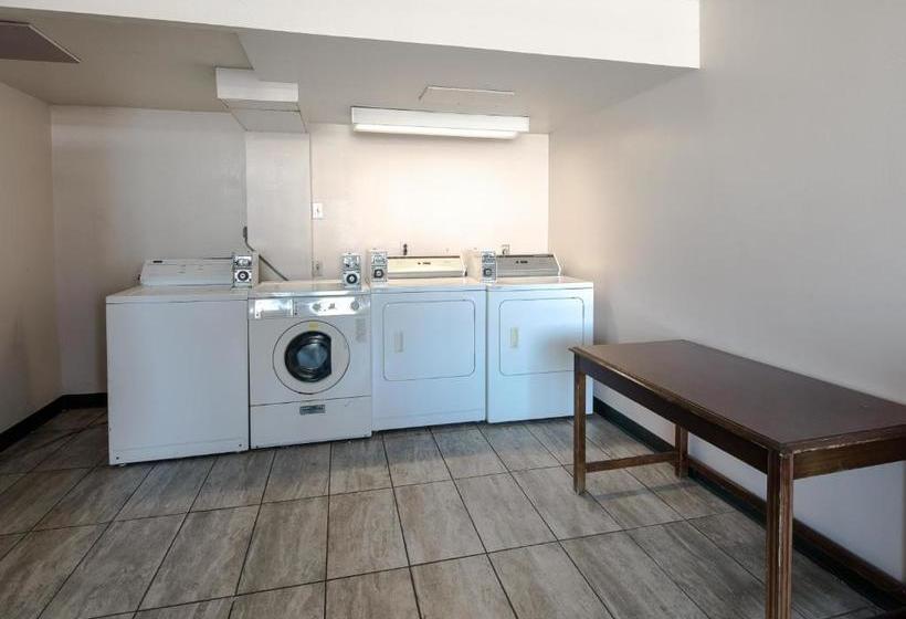 Отель Travelodge By Wyndham Lynchburg