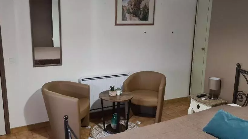 ホテル Auberge De Baudinard Sur Verdon