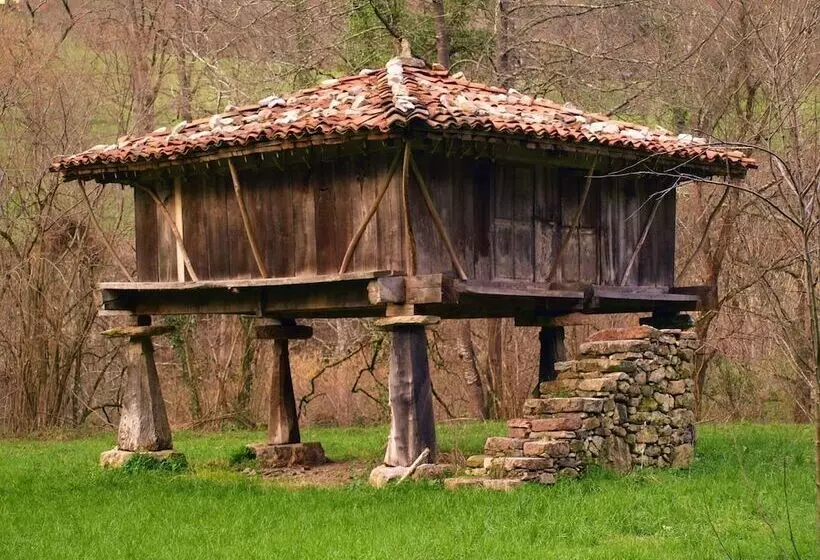 La Nana Del Mar / The Lullaby Of The Sea On Old Harbour