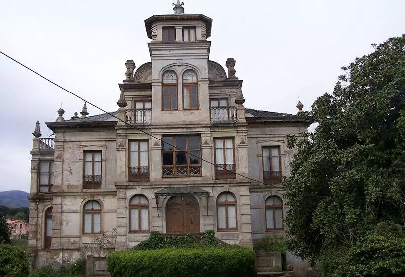 La Nana Del Mar / The Lullaby Of The Sea On Old Harbour