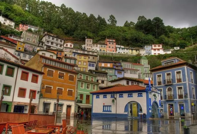 La Nana Del Mar / The Lullaby Of The Sea On Old Harbour