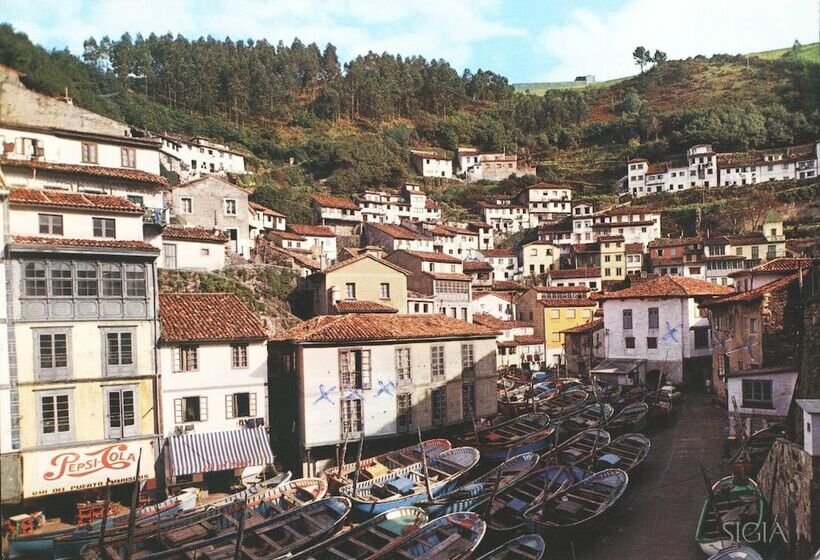 La Nana Del Mar / The Lullaby Of The Sea On Old Harbour