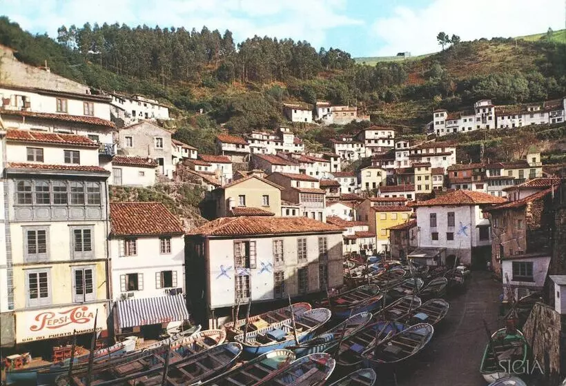 La Nana Del Mar / The Lullaby Of The Sea On Old Harbour