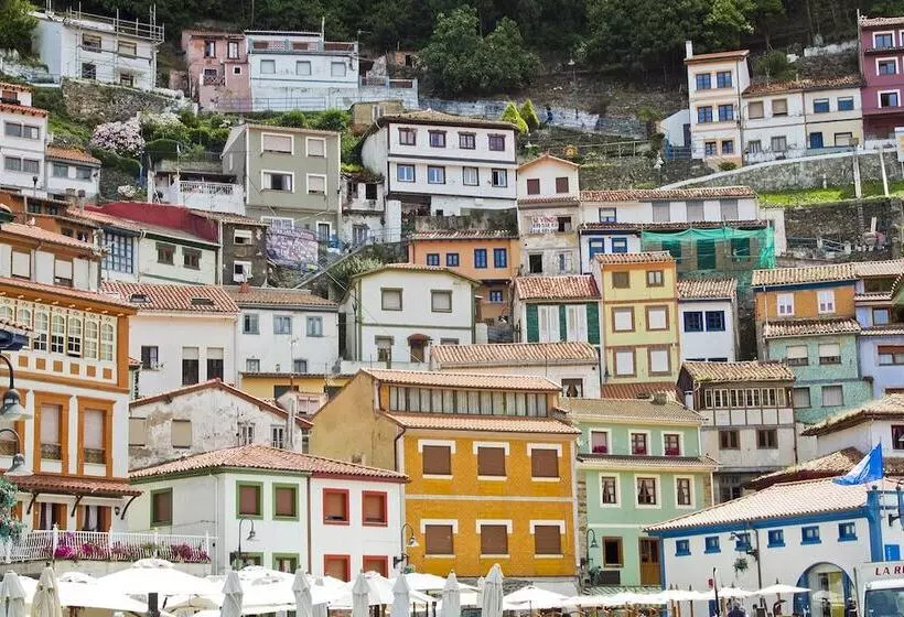 La Nana Del Mar / The Lullaby Of The Sea On Old Harbour