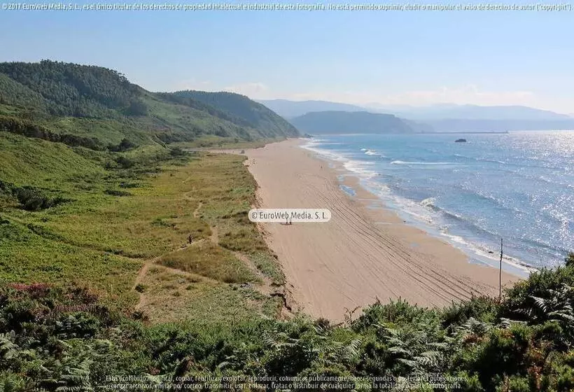 La Nana Del Mar / The Lullaby Of The Sea On Old Harbour