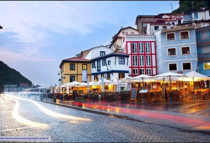 La Nana Del Mar / The Lullaby Of The Sea On Old Harbour